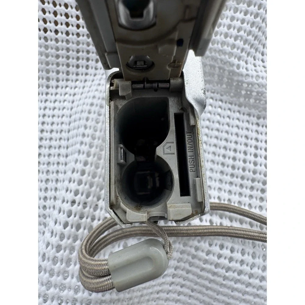 Sony Cyber-shot DSC-S700 7.2MP Digital Camera - Silver *NO POWER* For Parts